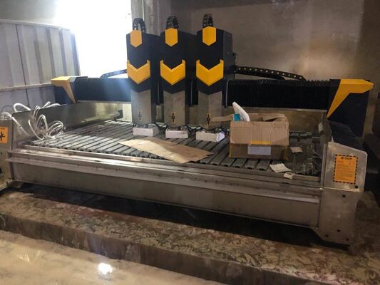 Machine CNC de sculpture en pierre avec une précision de 0,02 mm, une vitesse de l'air de 15 m / min et une alimentation électrique pour la pierre de pavage tactile