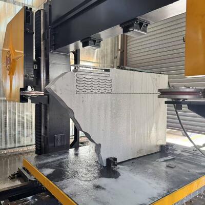 Machine de découpe CNC de précision pour le traitement de blocs en céramique mousseuse