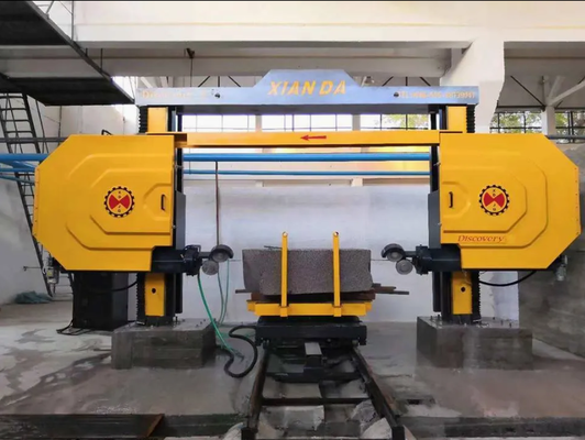La découverte de Xianda 5 Axis CNC Diamond Wire Saw Machine pour le marbre et le granit 3D Arc Column Shaping Stone Profiling Cutter