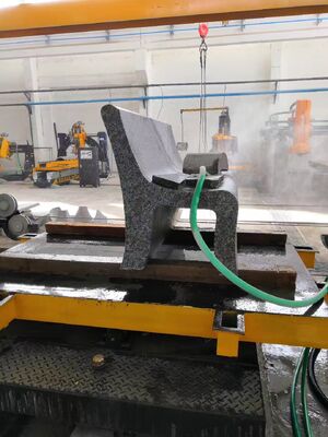 Machine à scie à fil CNC à 4 axes pour les pierres de forme spéciale, les équipements de profilage de pierre irrégulière