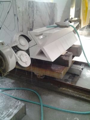 Machine automatique à cisaillement CNC à fil diamanté avec moteur principal de 15 kW pour la coupe de pierre à 20-40 m/h