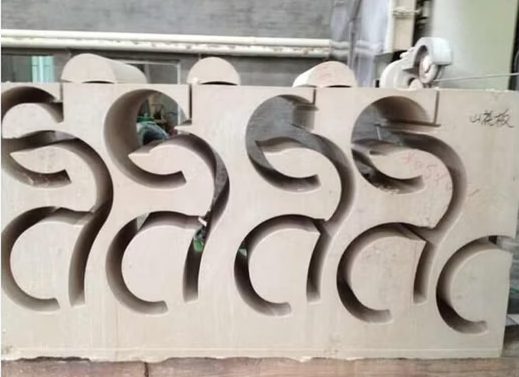 XIANDA CNC-2500SA Machine de sciage diamanté CNC de haute précision avec capacité de charge de 20 tonnes et table rotative servo à 360 degrés pour le profilage de la pierre