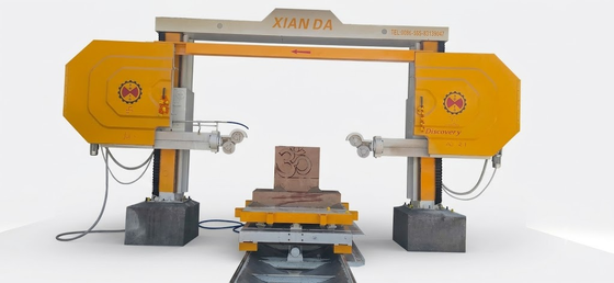 Machine de scie à fil diamanté CNC Discovery 4 avec table de travail servo-entraînée à 360° et vitesse de coupe de 20-40 M/S pour la découpe de pierre de précision