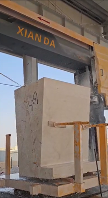 Machine de scie à fil diamanté CNC Discovery 4 avec table de travail servo-entraînée à 360° et vitesse de coupe de 20-40 M/S pour la découpe de pierre de précision