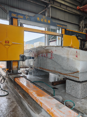 Machine à scie à fil CNC mobile avec quatre roues volantes pour la découpe de blocs de pierre de grande taille 3500 × 3500 × 2200 mm