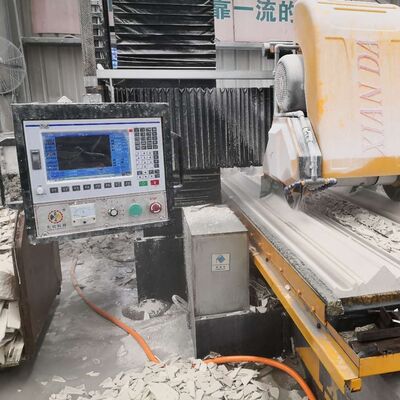 Machine de profilage de ligne de pierre à commande PLC avec coupe à double lame et cadre en acier soudé à haute résistance