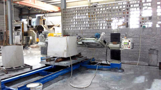 Machine de découpe circulaire CNC pratique pour le traitement du marbre et du granit