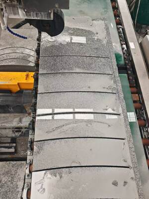 Machine de découpe automatique verticale CNC à fil diamanté pour le traitement du granit et du marbre