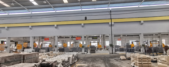 Xianda Machine à scier en fil diamanté CNC à 4 axes avec table servo-rotative à 360° et capacité de charge de 20 tonnes pour la coupe de pierre