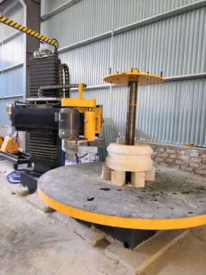 Machine de profilage de chapiteaux et de bases de colonnes en marbre et granit à commande par automate