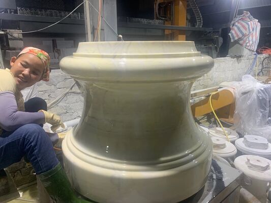 Machine de profilage de chapiteaux et de bases de colonnes en marbre et granit à commande par automate