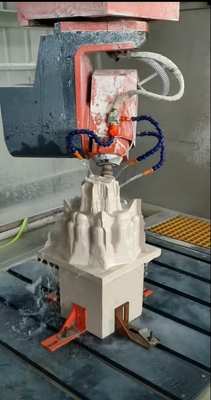 Machine de gravure CNC pour pierre 5 axes avec broche robuste de 7,5 kW et table de traitement de 3000x1300 mm pour sculpture 3D omnidirectionnelle