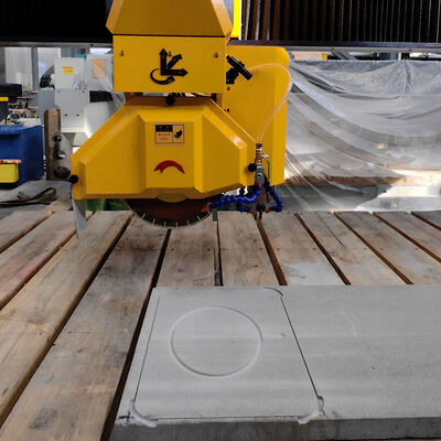 Machine de scie à pont CNC 4+1 axes, machine de découpe de pierre de granit, marbre et quartz pour le traitement de plans de travail, Xianda Expand 450MC / 450L-MC