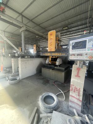 Machine de découpe et de fraisage linéaire de type pont CNC avec système CNC 3 axes pour une longueur de traitement maximale de 3500 mm et certification CE ISO9001