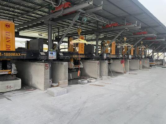 Machine de découpe et de fraisage linéaire de type pont CNC avec système CNC 3 axes pour une longueur de traitement maximale de 3500 mm et certification CE ISO9001
