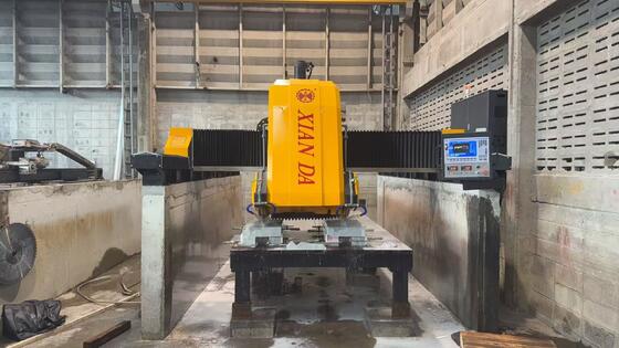Machine de découpe de profilés en pierre CNC 3 axes BLMM-1800 avec une longueur de traitement maximale de 3500 mm et une structure de type pont