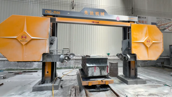 Machine à scie à fil diamant CNC à quatre axes avec taille de traitement maximale 2500*3000*1500mm et réducteur et servo-moteur de haute précision