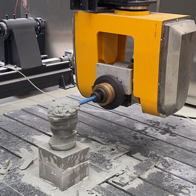 Centre d'usinage CNC 5 axes Leader 1500 1500CM pour la découpe et le fraisage de granit, marbre et quartz pour plans de travail et colonnes romaines