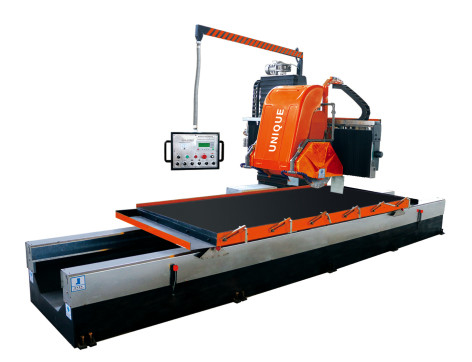 Machine de profilage linéaire de commande numérique par ordinateur de PLC pour couper le balustre carré